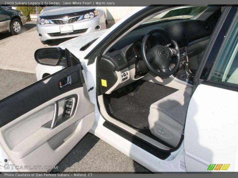 Satin White Pearl / Warm Ivory 2009 Subaru Legacy 2.5i Sedan