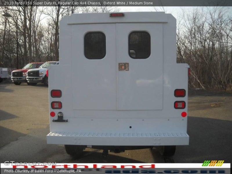 Oxford White / Medium Stone 2010 Ford F350 Super Duty XL Regular Cab 4x4 Chassis
