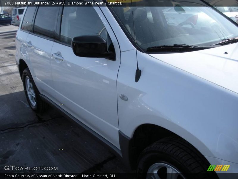 Diamond White Pearl / Charcoal 2003 Mitsubishi Outlander LS 4WD