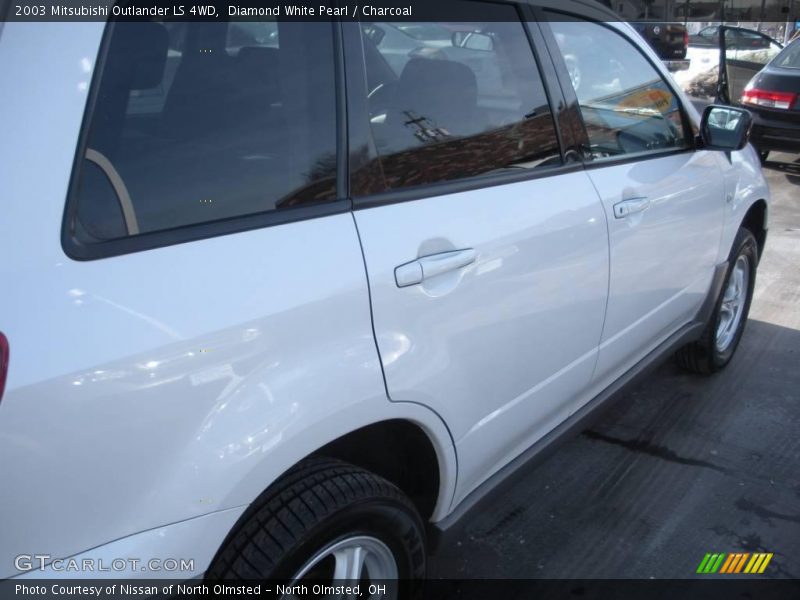 Diamond White Pearl / Charcoal 2003 Mitsubishi Outlander LS 4WD