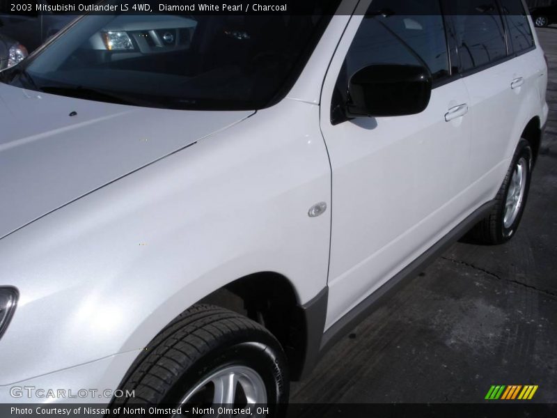 Diamond White Pearl / Charcoal 2003 Mitsubishi Outlander LS 4WD