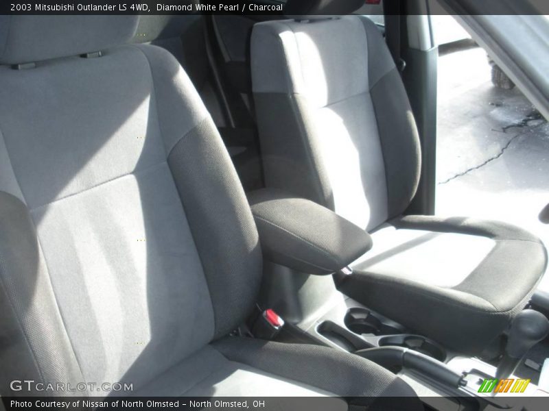 Diamond White Pearl / Charcoal 2003 Mitsubishi Outlander LS 4WD