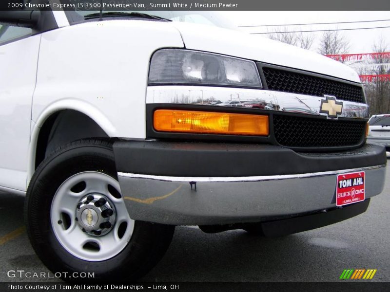 Summit White / Medium Pewter 2009 Chevrolet Express LS 3500 Passenger Van