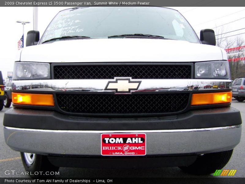 Summit White / Medium Pewter 2009 Chevrolet Express LS 3500 Passenger Van