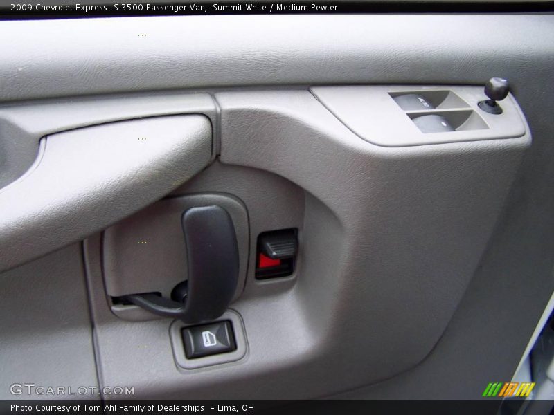 Summit White / Medium Pewter 2009 Chevrolet Express LS 3500 Passenger Van