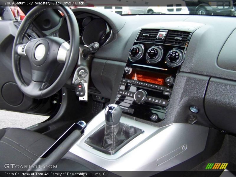 Black Onyx / Black 2009 Saturn Sky Roadster