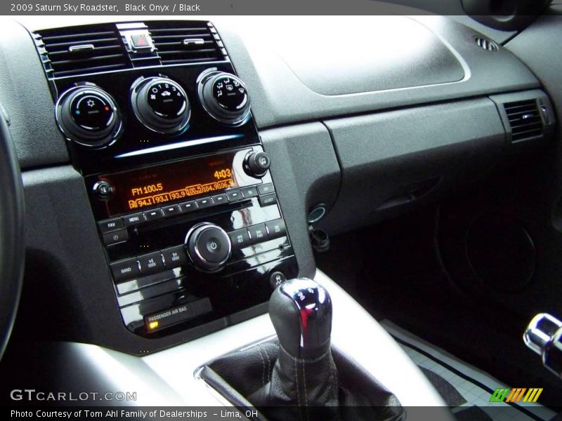 Black Onyx / Black 2009 Saturn Sky Roadster