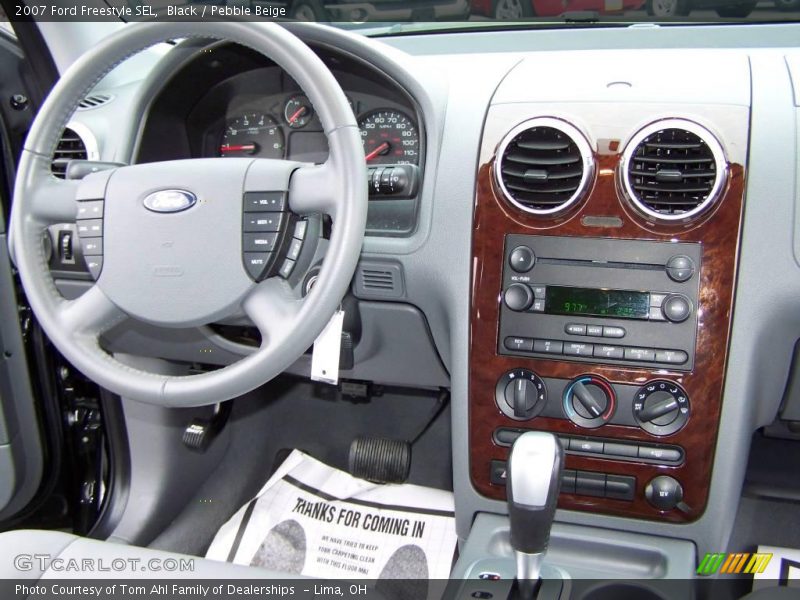 Black / Pebble Beige 2007 Ford Freestyle SEL