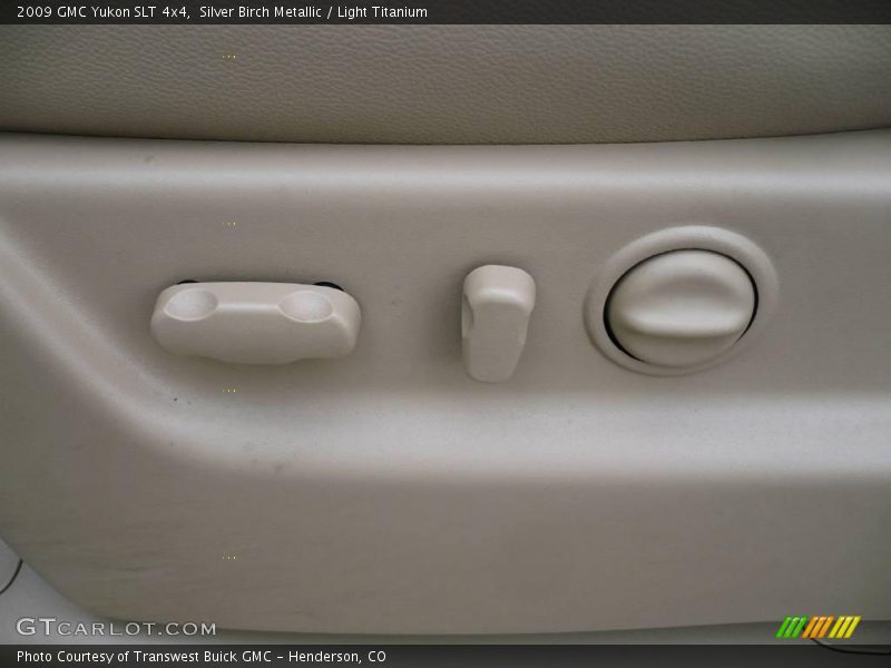 Silver Birch Metallic / Light Titanium 2009 GMC Yukon SLT 4x4