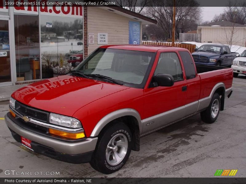 Victory Red / Graphite 1999 Chevrolet S10 LS Extended Cab