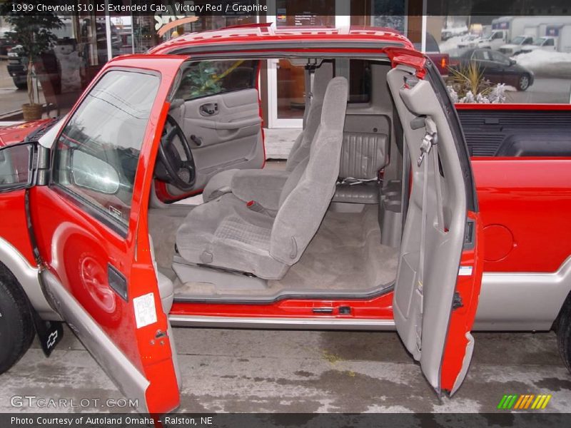 Victory Red / Graphite 1999 Chevrolet S10 LS Extended Cab