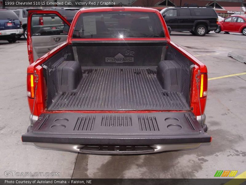 Victory Red / Graphite 1999 Chevrolet S10 LS Extended Cab