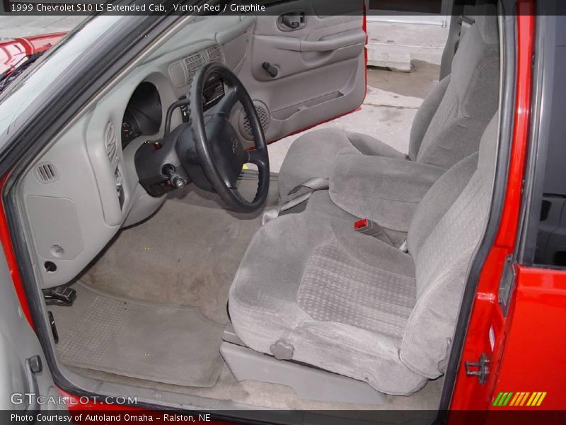 Victory Red / Graphite 1999 Chevrolet S10 LS Extended Cab