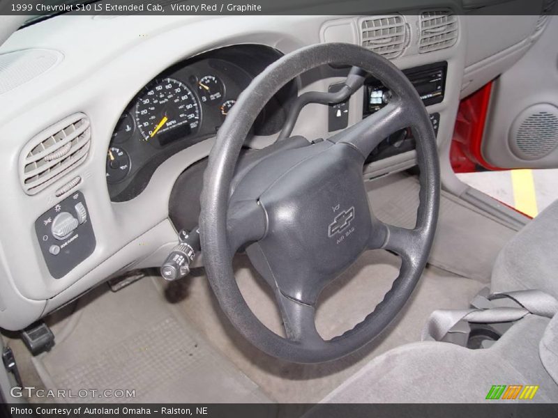 Victory Red / Graphite 1999 Chevrolet S10 LS Extended Cab