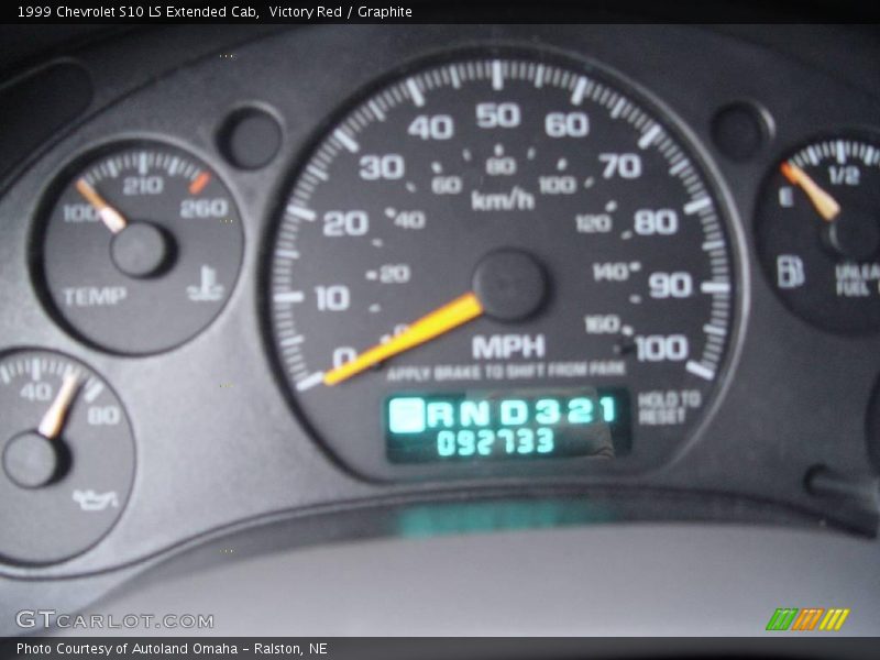 Victory Red / Graphite 1999 Chevrolet S10 LS Extended Cab