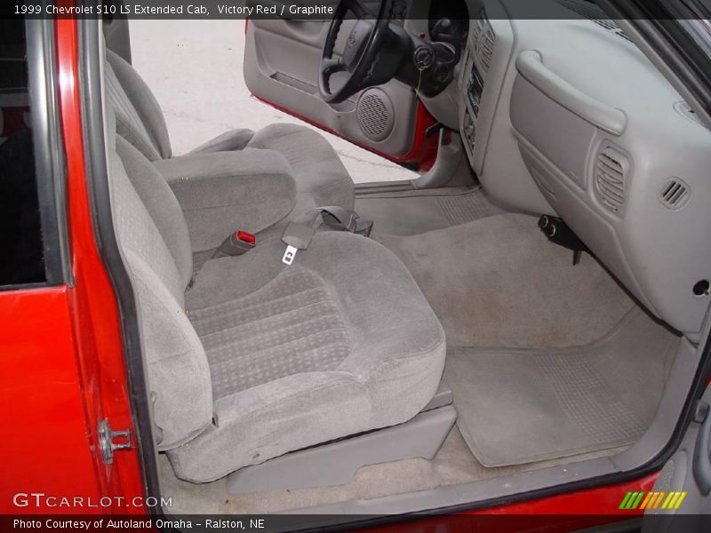 Victory Red / Graphite 1999 Chevrolet S10 LS Extended Cab