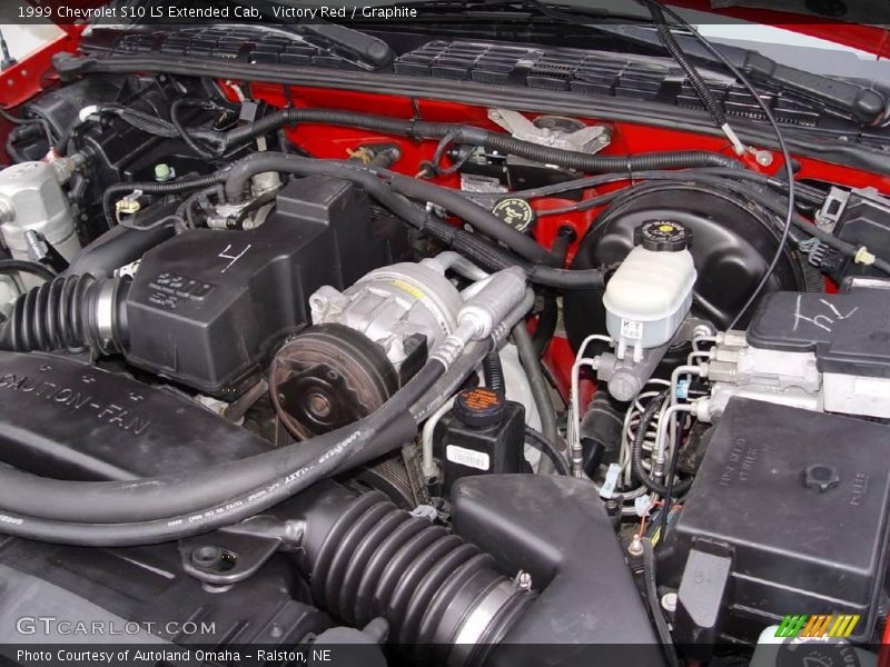 Victory Red / Graphite 1999 Chevrolet S10 LS Extended Cab