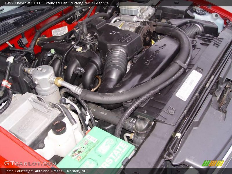 Victory Red / Graphite 1999 Chevrolet S10 LS Extended Cab