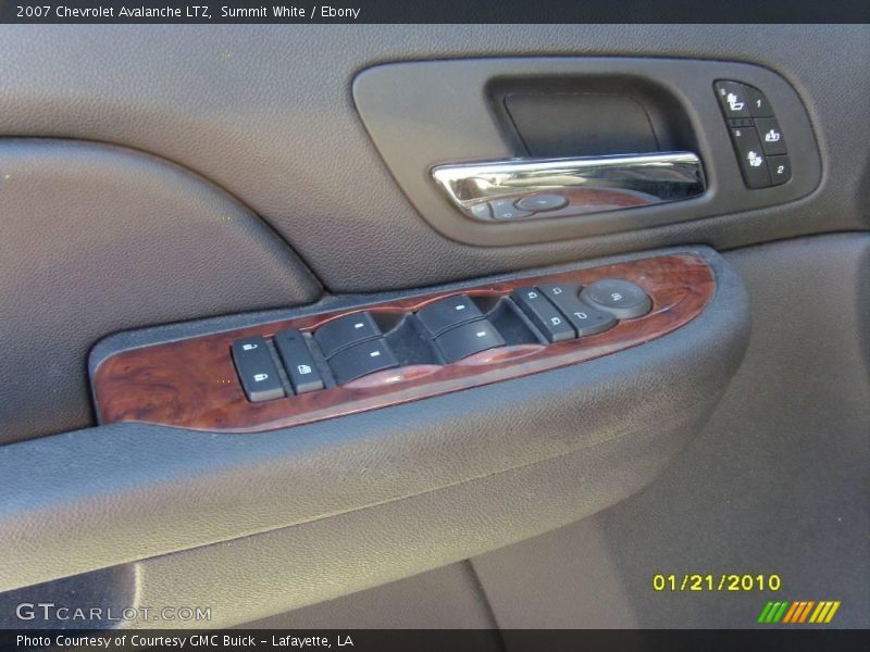 Summit White / Ebony 2007 Chevrolet Avalanche LTZ