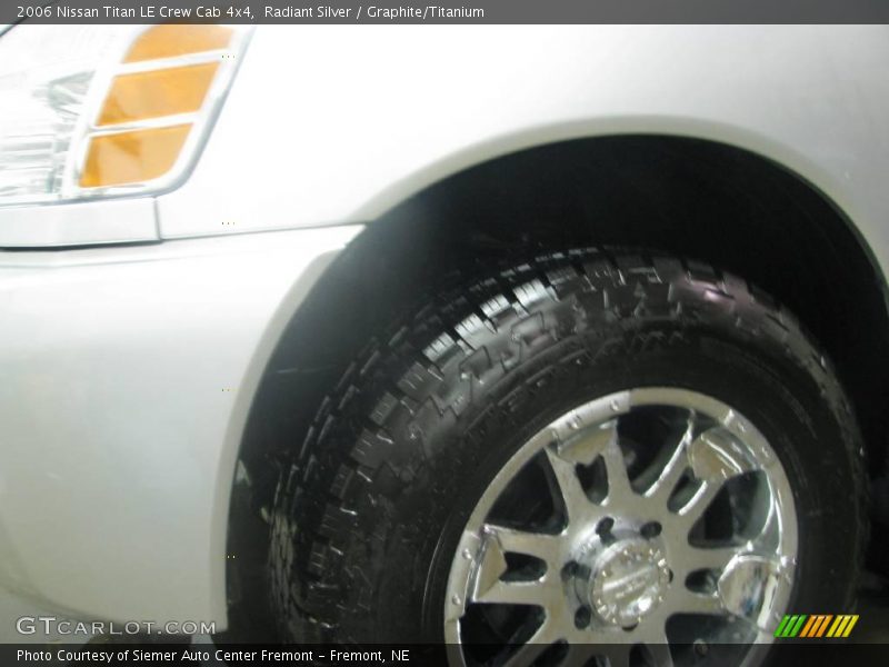 Radiant Silver / Graphite/Titanium 2006 Nissan Titan LE Crew Cab 4x4