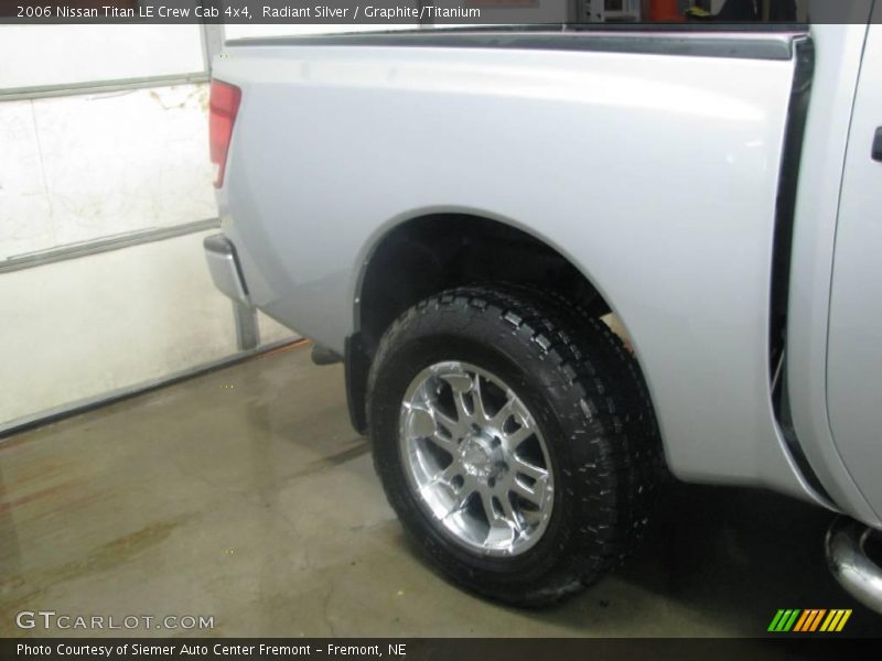 Radiant Silver / Graphite/Titanium 2006 Nissan Titan LE Crew Cab 4x4