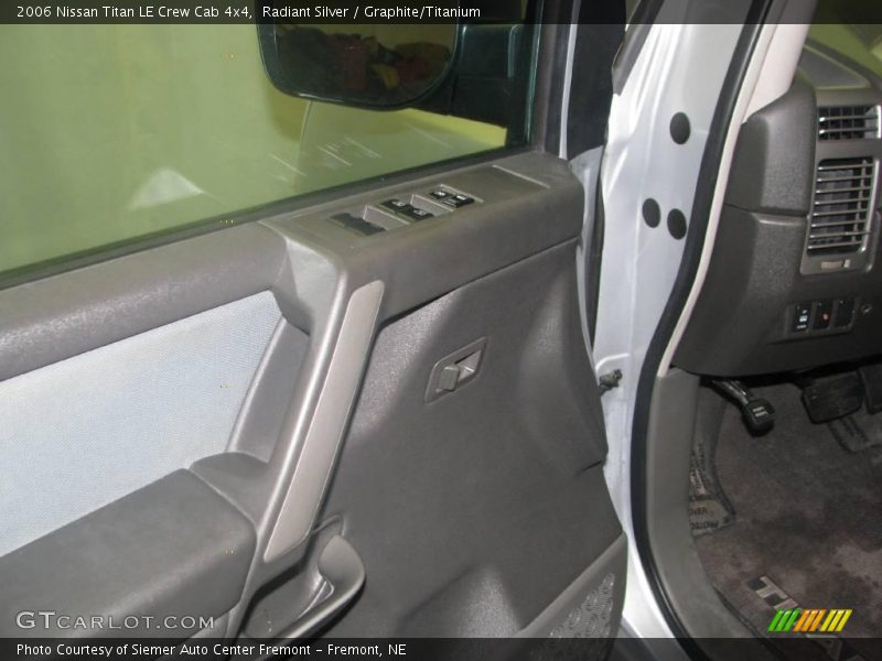 Radiant Silver / Graphite/Titanium 2006 Nissan Titan LE Crew Cab 4x4