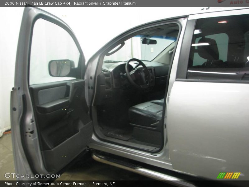 Radiant Silver / Graphite/Titanium 2006 Nissan Titan LE Crew Cab 4x4