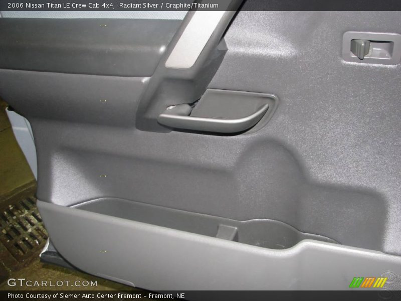 Radiant Silver / Graphite/Titanium 2006 Nissan Titan LE Crew Cab 4x4
