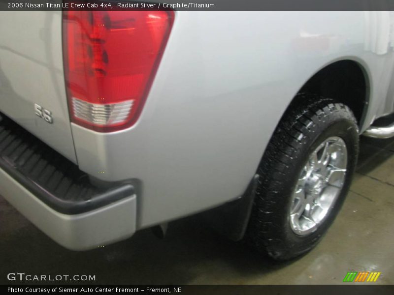 Radiant Silver / Graphite/Titanium 2006 Nissan Titan LE Crew Cab 4x4