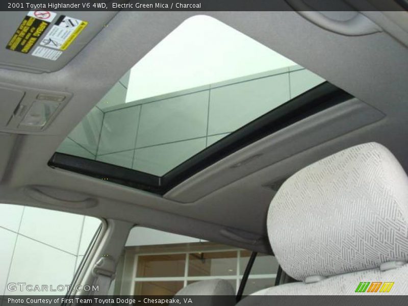 Electric Green Mica / Charcoal 2001 Toyota Highlander V6 4WD