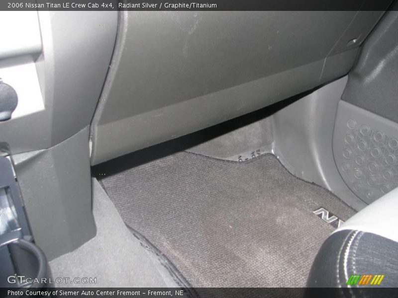 Radiant Silver / Graphite/Titanium 2006 Nissan Titan LE Crew Cab 4x4