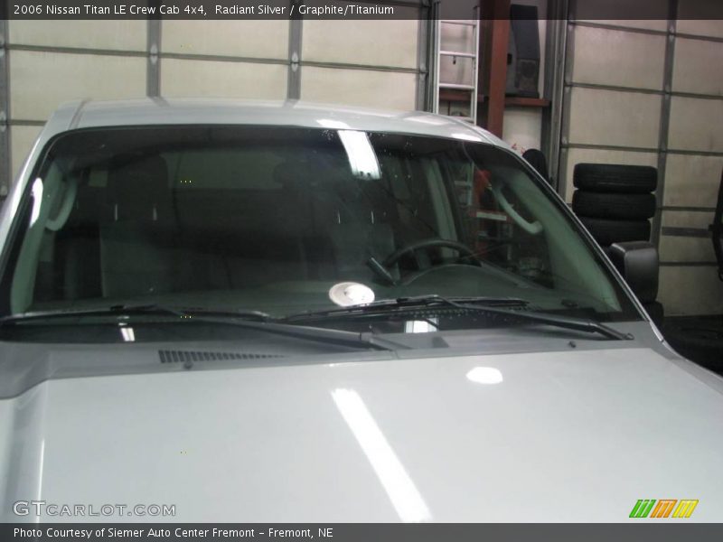 Radiant Silver / Graphite/Titanium 2006 Nissan Titan LE Crew Cab 4x4
