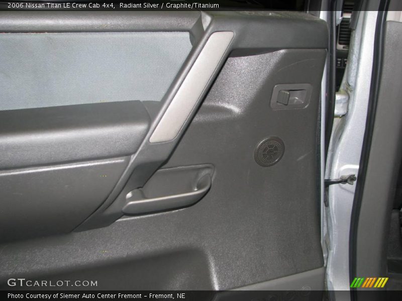 Radiant Silver / Graphite/Titanium 2006 Nissan Titan LE Crew Cab 4x4
