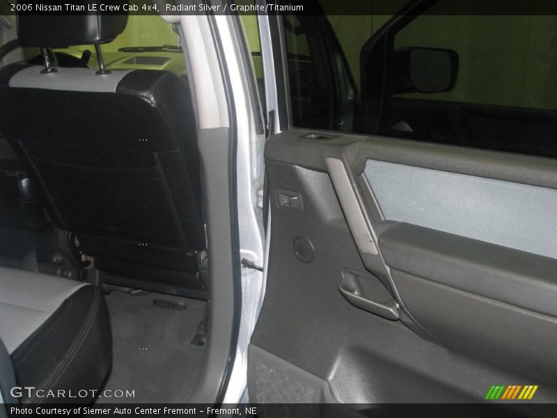 Radiant Silver / Graphite/Titanium 2006 Nissan Titan LE Crew Cab 4x4
