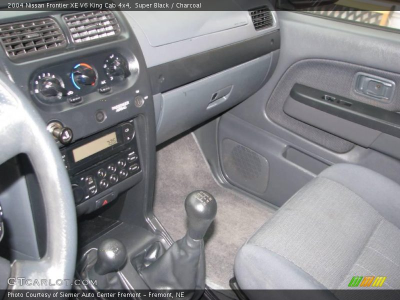 Super Black / Charcoal 2004 Nissan Frontier XE V6 King Cab 4x4