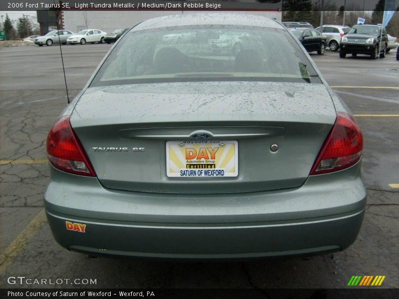 Light Tundra Metallic / Medium/Dark Pebble Beige 2006 Ford Taurus SE