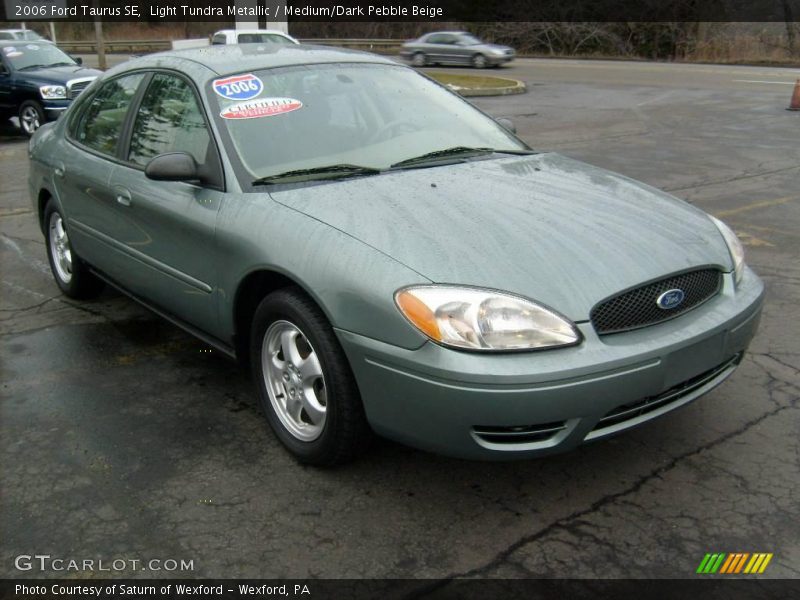 Light Tundra Metallic / Medium/Dark Pebble Beige 2006 Ford Taurus SE