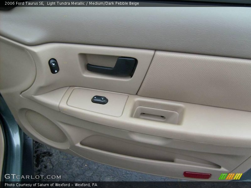 Light Tundra Metallic / Medium/Dark Pebble Beige 2006 Ford Taurus SE