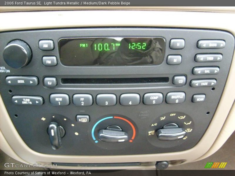 Light Tundra Metallic / Medium/Dark Pebble Beige 2006 Ford Taurus SE