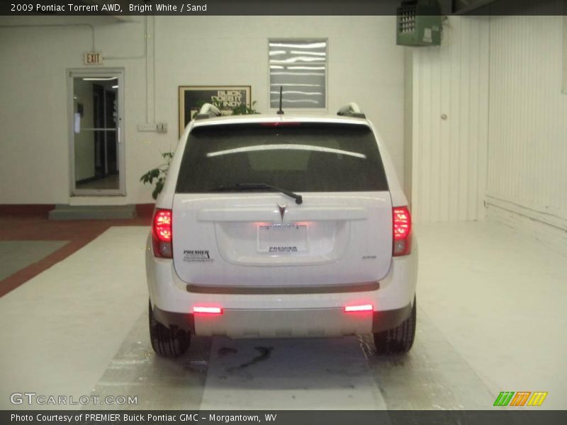 Bright White / Sand 2009 Pontiac Torrent AWD