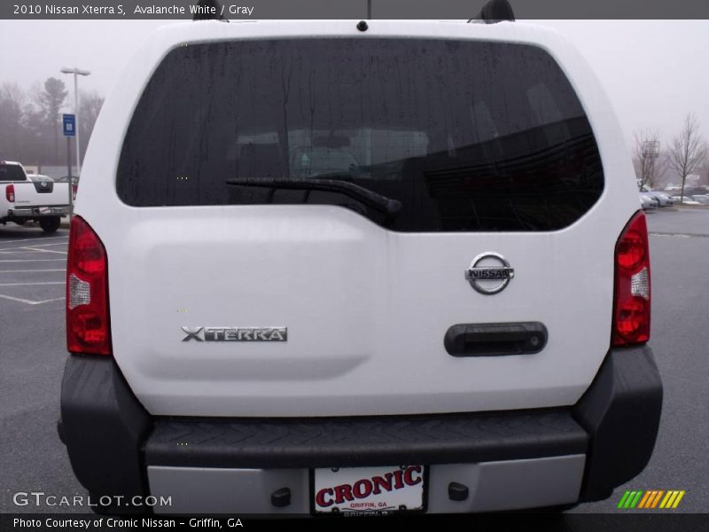 Avalanche White / Gray 2010 Nissan Xterra S