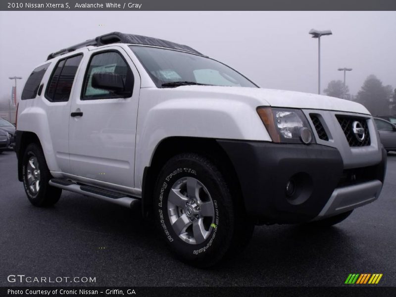 Avalanche White / Gray 2010 Nissan Xterra S