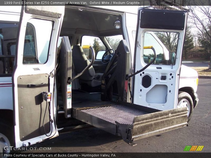 Oxford White / Medium Graphite 1999 Ford E Series Van E250 Commercial Access Van