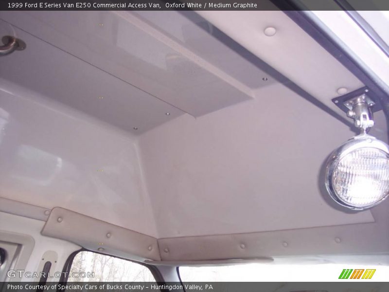 Oxford White / Medium Graphite 1999 Ford E Series Van E250 Commercial Access Van