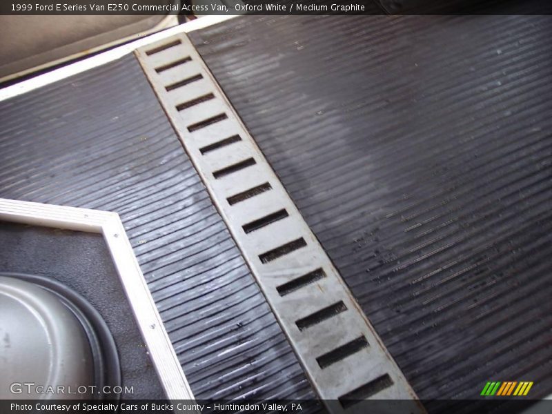 Oxford White / Medium Graphite 1999 Ford E Series Van E250 Commercial Access Van
