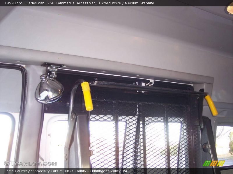 Oxford White / Medium Graphite 1999 Ford E Series Van E250 Commercial Access Van