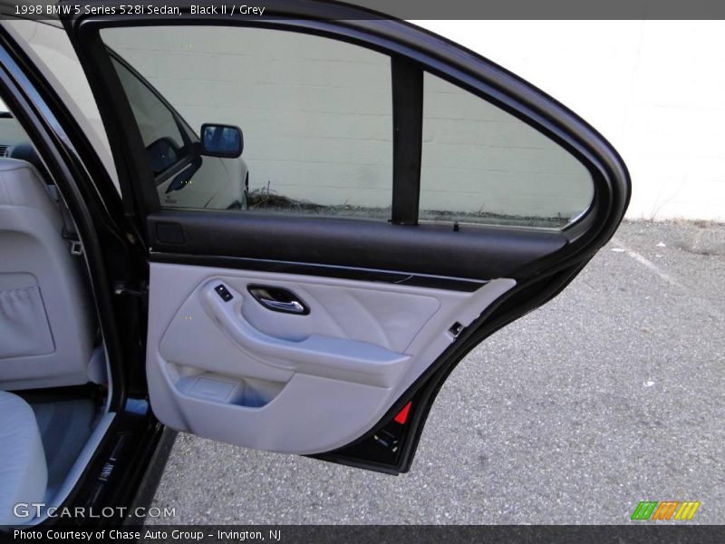 Black II / Grey 1998 BMW 5 Series 528i Sedan