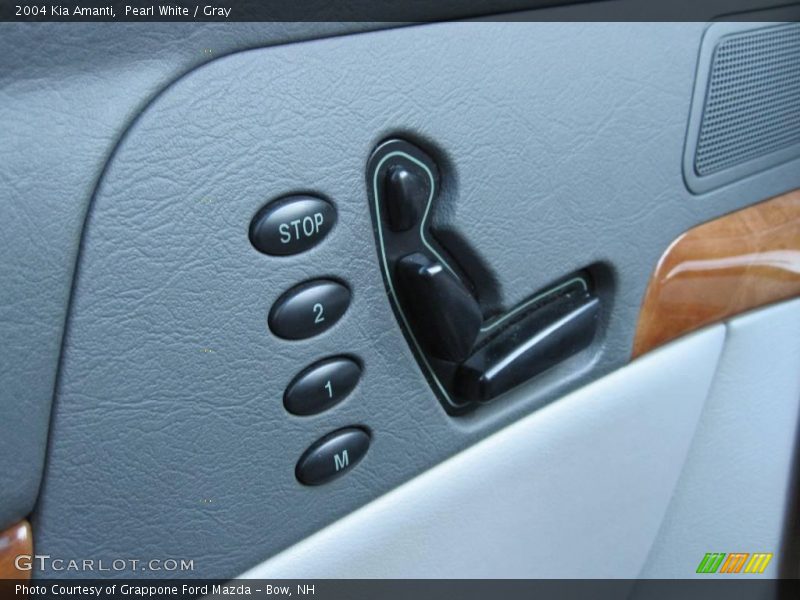 Pearl White / Gray 2004 Kia Amanti