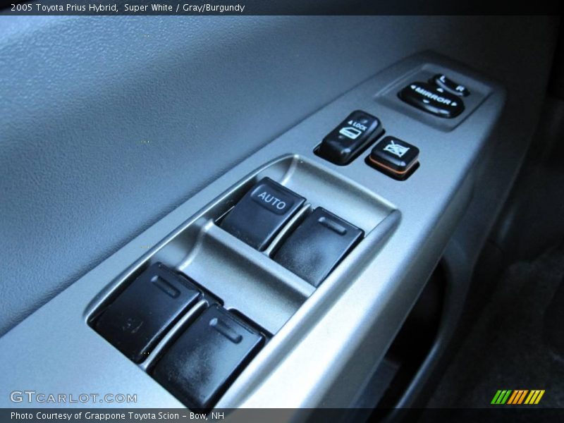 Super White / Gray/Burgundy 2005 Toyota Prius Hybrid