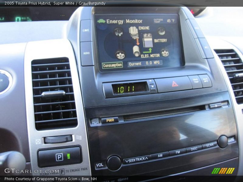 Super White / Gray/Burgundy 2005 Toyota Prius Hybrid